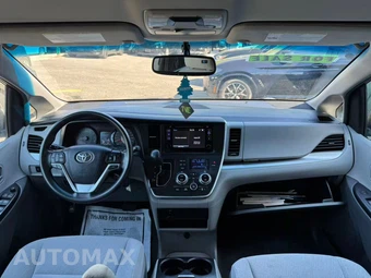 2016 Toyota Sienna LE 8-Passenger 119.3" WB - miniatura 21