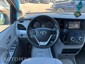 2016 Toyota Sienna LE 8-Passenger 119.3" WB - miniatura 22