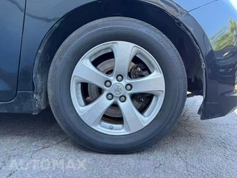 2016 Toyota Sienna LE 8-Passenger 119.3" WB - miniatura 29