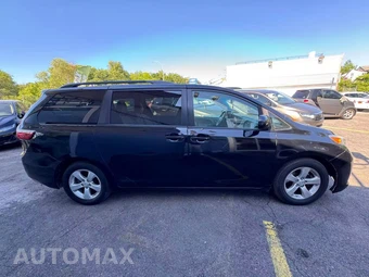 2016 Toyota Sienna LE 8-Passenger 119.3" WB - miniatura 9