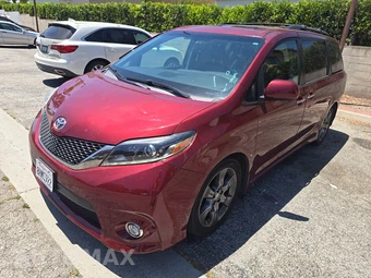 2016 Toyota Sienna SE 8-Passenger 119.3" WB
