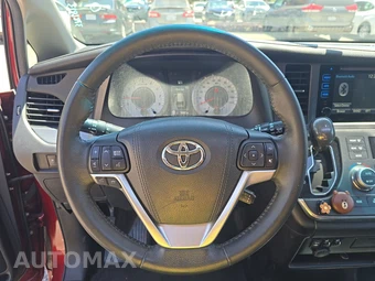 2016 Toyota Sienna SE 8-Passenger 119.3" WB - miniatura 10