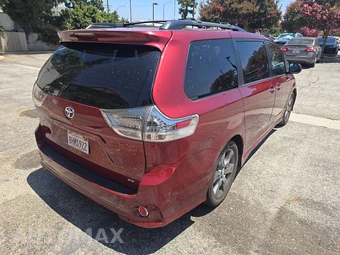 2016 Toyota Sienna SE 8-Passenger 119.3" WB - miniatura 4