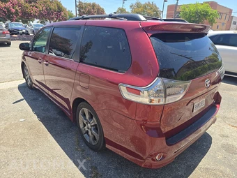 2016 Toyota Sienna SE 8-Passenger 119.3" WB - miniatura 6