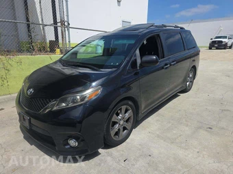 2016 Toyota Sienna SE 8-Passenger 119.3" WB