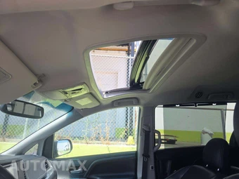 2016 Toyota Sienna SE 8-Passenger 119.3" WB - miniatura 11