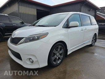 2016 Toyota Sienna SE 8-Passenger 119.3" WB