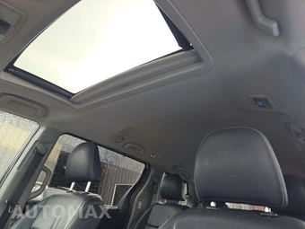2016 Toyota Sienna SE 8-Passenger 119.3" WB - miniatura 11