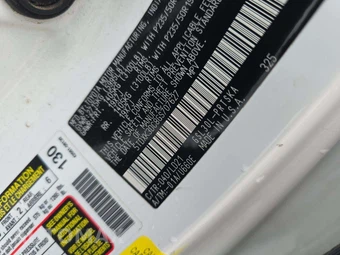 2016 Toyota Sienna SE 8-Passenger 119.3" WB - miniatura 5