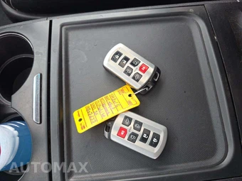 2016 Toyota Sienna SE 8-Passenger 119.3" WB - miniatura 8