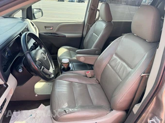 2016 Toyota Sienna XLE 7-Passenger 119.3" WB - miniatura 16