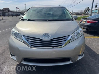 2016 Toyota Sienna XLE 7-Passenger 119.3" WB - miniatura 2