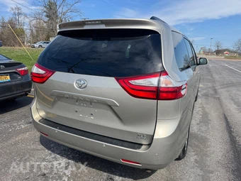 2016 Toyota Sienna XLE 7-Passenger 119.3" WB - miniatura 7