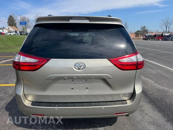 2016 Toyota Sienna XLE 7-Passenger 119.3" WB - miniatura 8