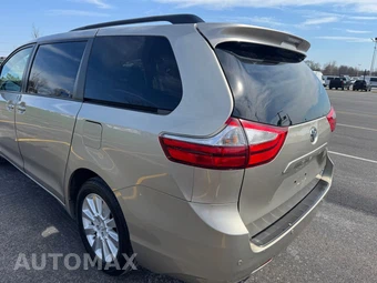 2016 Toyota Sienna XLE 7-Passenger 119.3" WB - miniatura 9