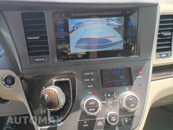 2016 Toyota Sienna XLE 7-Passenger 119.3" WB - miniatura 11