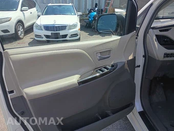 2016 Toyota Sienna XLE 7-Passenger 119.3" WB - miniatura 18