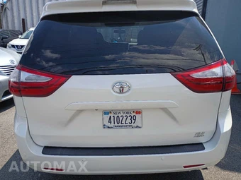 2016 Toyota Sienna XLE 7-Passenger 119.3" WB - miniatura 6