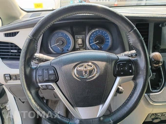 2016 Toyota Sienna XLE 7-Passenger 119.3" WB - miniatura 9