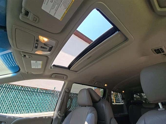 2016 Toyota Sienna XLE 8-Passenger 119.3" WB - miniatura 11