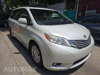 2016 Toyota Sienna XLE 8-Passenger 119.3" WB - miniatura 4