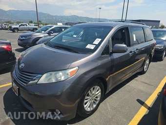 2016 Toyota Sienna XLE 8-Passenger 119.3" WB