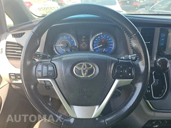 2016 Toyota Sienna XLE 8-Passenger 119.3" WB - miniatura 10