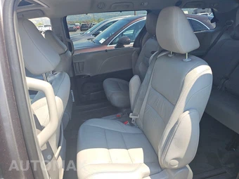 2016 Toyota Sienna XLE 8-Passenger 119.3" WB - miniatura 13