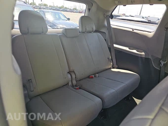 2016 Toyota Sienna XLE 8-Passenger 119.3" WB - miniatura 14