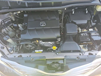 2016 Toyota Sienna XLE 8-Passenger 119.3" WB - miniatura 16