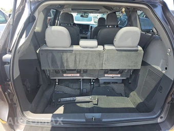 2016 Toyota Sienna XLE 8-Passenger 119.3" WB - miniatura 17