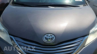 2016 Toyota Sienna XLE 8-Passenger 119.3" WB - miniatura 34