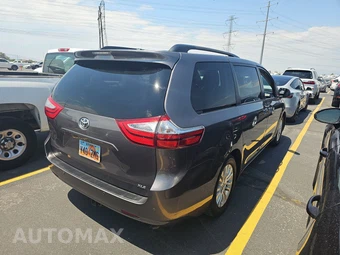 2016 Toyota Sienna XLE 8-Passenger 119.3" WB - miniatura 4
