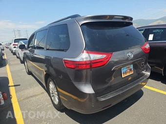 2016 Toyota Sienna XLE 8-Passenger 119.3" WB - miniatura 6