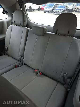 2016 Toyota Sienna XLE 8-Passenger 119.3" WB - miniatura 14