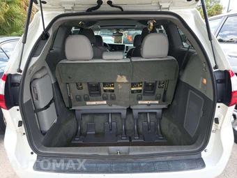 2016 Toyota Sienna XLE 8-Passenger 119.3" WB - miniatura 15