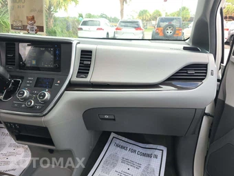 2016 Toyota Sienna XLE 8-Passenger 119.3" WB - miniatura 20