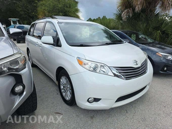 2016 Toyota Sienna XLE 8-Passenger 119.3" WB - miniatura 4
