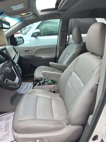 2016 Toyota Sienna XLE 8-Passenger 119.3" WB - miniatura 6