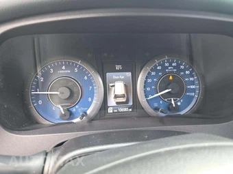 2016 Toyota Sienna XLE 8-Passenger 119.3" WB - miniatura 9