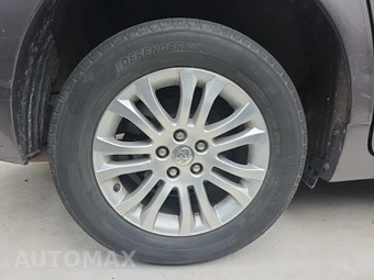 2016 Toyota Sienna XLE 8-Passenger 119.3" WB - miniatura 10