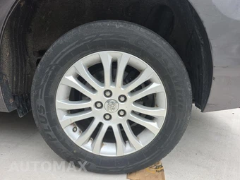 2016 Toyota Sienna XLE 8-Passenger 119.3" WB - miniatura 11