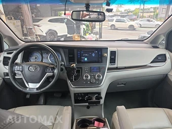 2016 Toyota Sienna XLE 8-Passenger 119.3" WB - miniatura 14