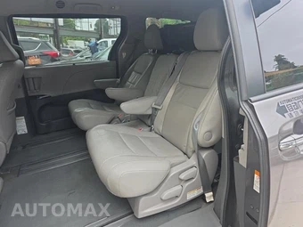 2016 Toyota Sienna XLE 8-Passenger 119.3" WB - miniatura 16