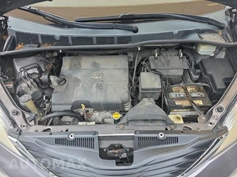 2016 Toyota Sienna XLE 8-Passenger 119.3" WB - miniatura 18