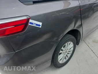 2016 Toyota Sienna XLE 8-Passenger 119.3" WB - miniatura 38
