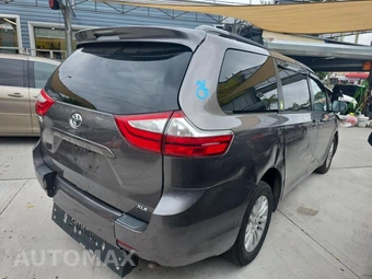 2016 Toyota Sienna XLE 8-Passenger 119.3" WB - miniatura 4