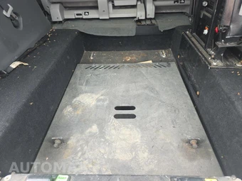 2016 Toyota Sienna XLE 8-Passenger 119.3" WB - miniatura 47