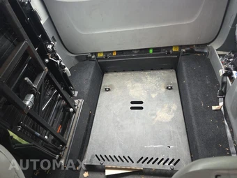 2016 Toyota Sienna XLE 8-Passenger 119.3" WB - miniatura 48