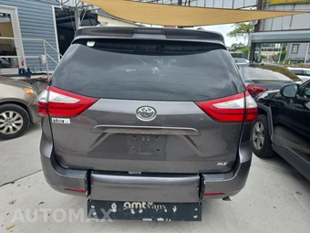 2016 Toyota Sienna XLE 8-Passenger 119.3" WB - miniatura 5